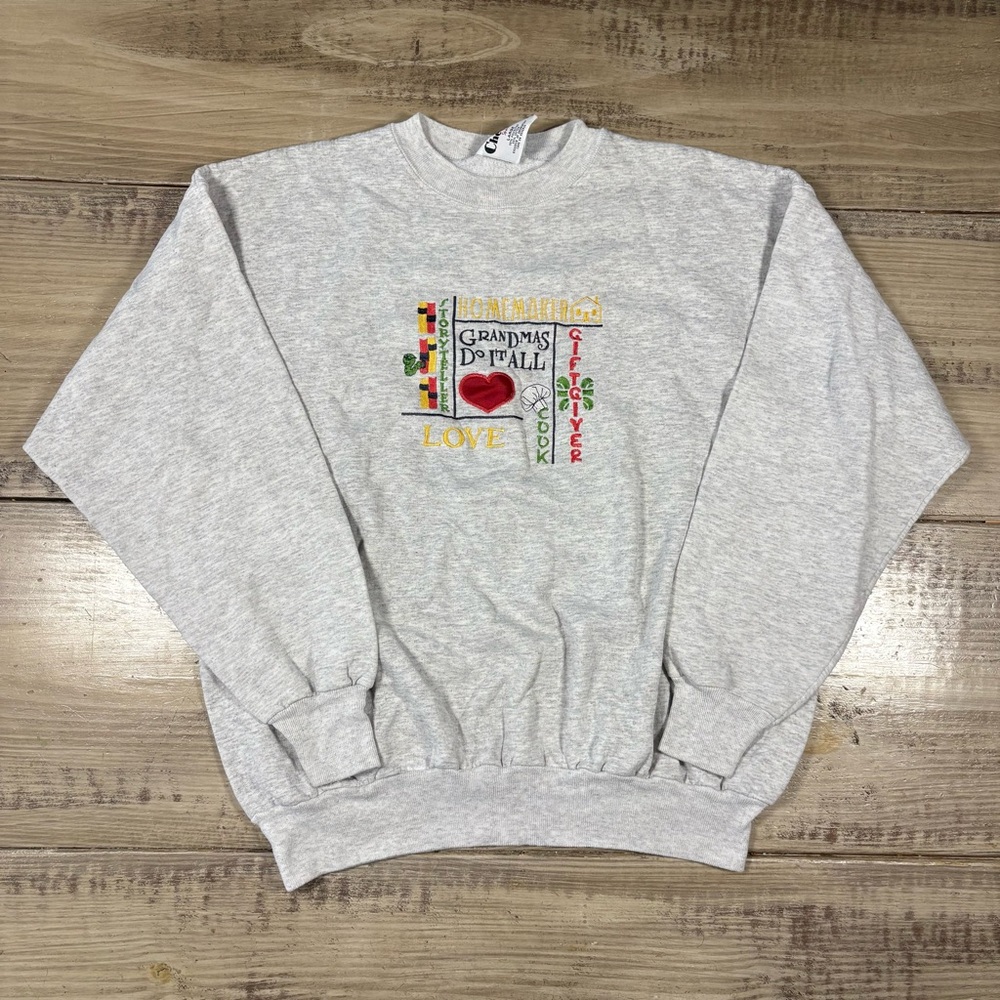 Vintage Grandma Crewneck Sweatshirt | Cozy Embroidered Graphic | Size L